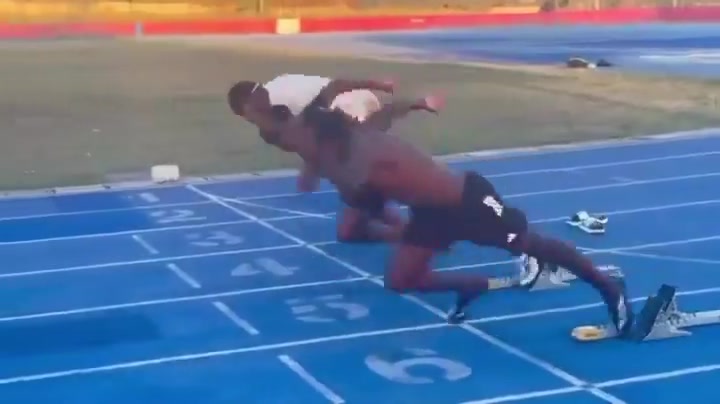 金年会金字招牌信誉至上能跑过吧友吗？38岁发福博尔特再上跑道，超慢起跑自己都没绷住