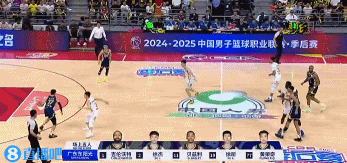 金年会金字招牌信誉至上太不应该了！广东后场简单传导 黄荣奇出现传球失误😕