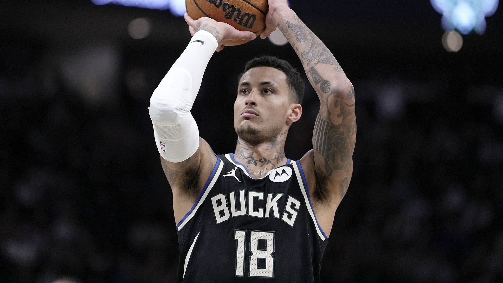 金年会都干啥呢？雄鹿首发仅字母哥一人得分上双