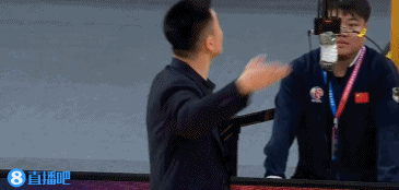 金年会金字招牌诚信至上很不满意！张镇麟被吹防守犯规 杨鸣抱怨领到技术犯规